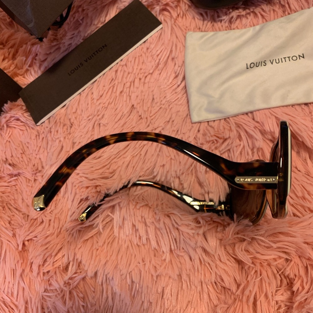 Louis Vuitton Oversized Sunglasses made in France. - Picture 4 of 9